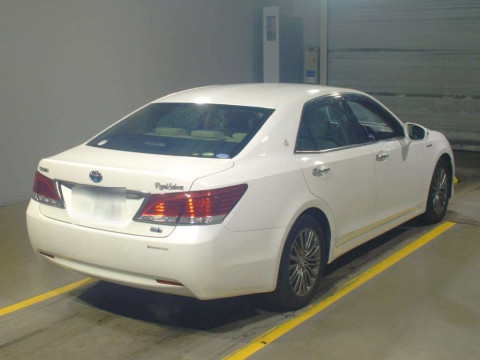 2013 Toyota Crown Hybrid AWS210[1]