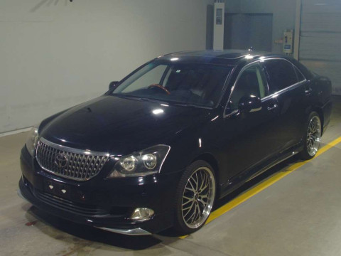 2012 Toyota Crown Majesta URS206[0]