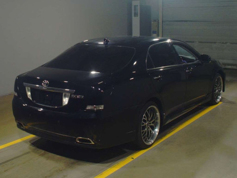 2012 Toyota Crown Majesta URS206[1]