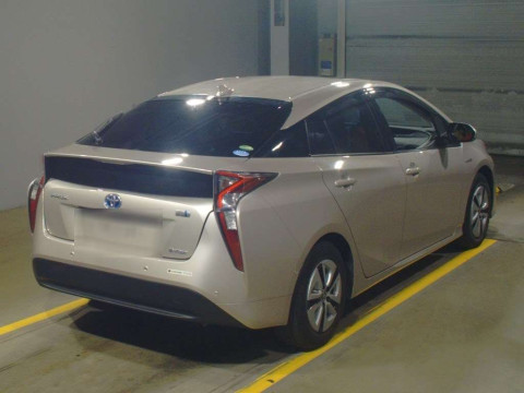 2016 Toyota Prius ZVW55[1]