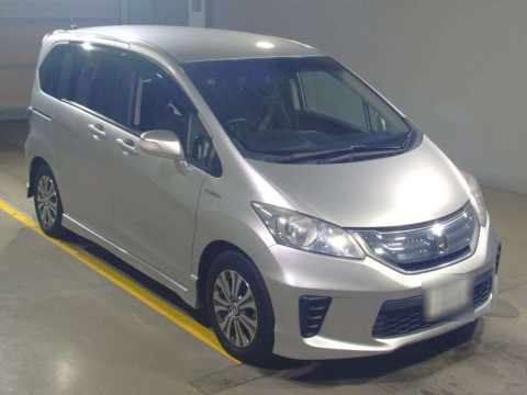 2012 Honda Freed hybrid GP3[2]