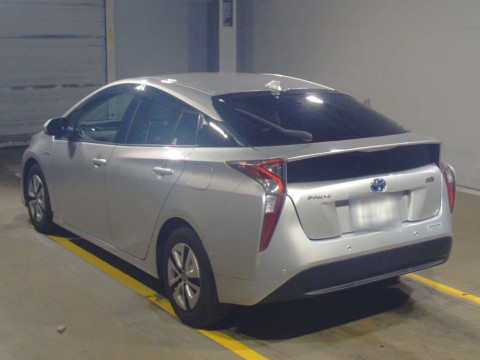 2016 Toyota Prius ZVW51[2]