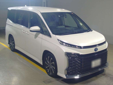 2022 Toyota Voxy ZWR90W[1]