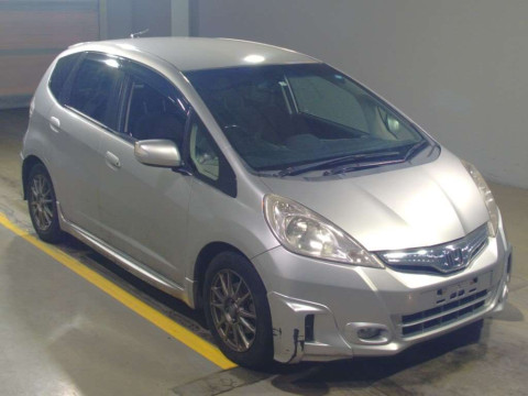 2011 Honda Fit Hybrid GP1[2]