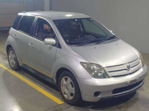 2003 Toyota IST NCP60[2]