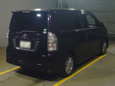 2011 Toyota Voxy ZRR70W[1]