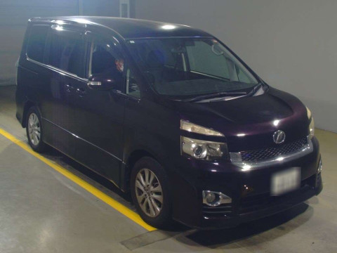 2011 Toyota Voxy ZRR70W[2]