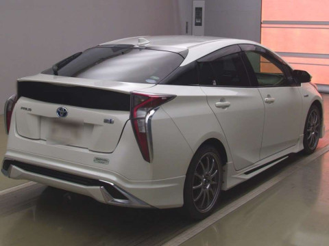 2016 Toyota Prius ZVW50[1]