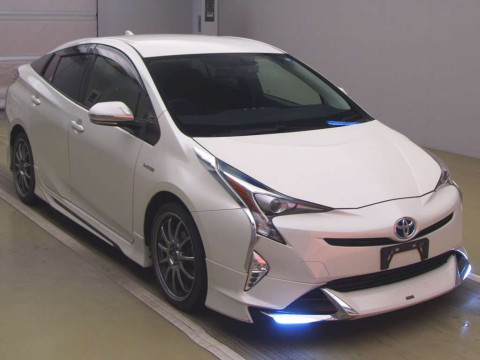 2016 Toyota Prius ZVW50[2]