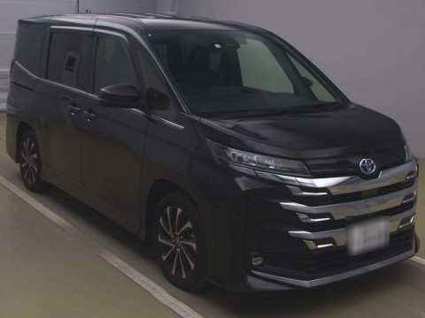 2022 Toyota Noah ZWR90W[1]