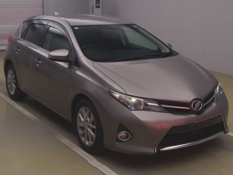 2012 Toyota Auris ZRE186H[1]