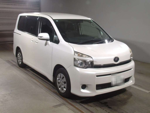 2011 Toyota Voxy ZRR70G[1]