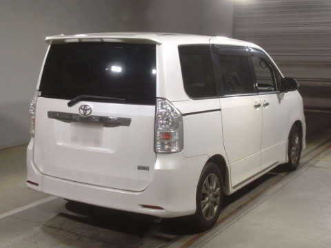 2012 Toyota Voxy ZRR70W[1]