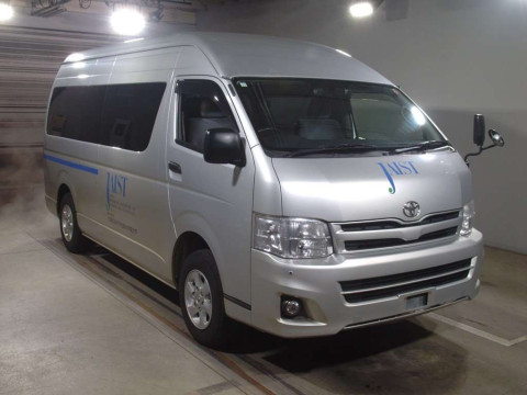 2011 Toyota Hiace Commuter TRH228B[2]