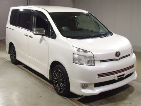 2010 Toyota Voxy ZRR70W[2]