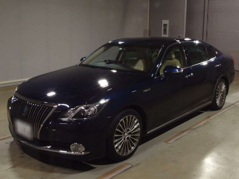 2014 Toyota Crown Majesta GWS214[0]