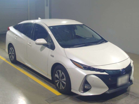 2019 Toyota Prius PHV ZVW52[2]