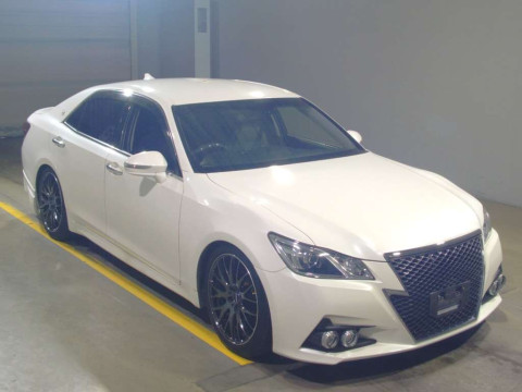 2013 Toyota Crown GRS210[2]