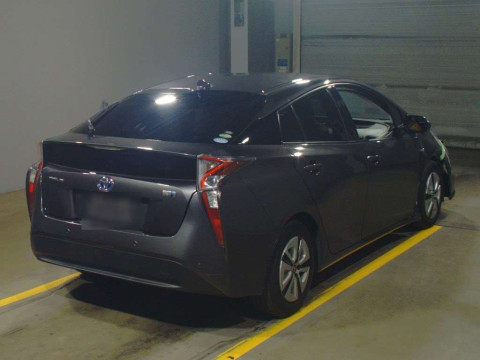 2016 Toyota Prius ZVW51[1]