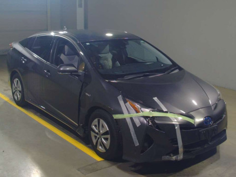 2016 Toyota Prius ZVW51[2]