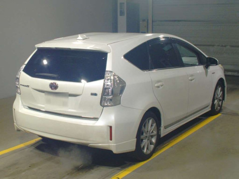 2012 Toyota Prius alpha ZVW41W[1]