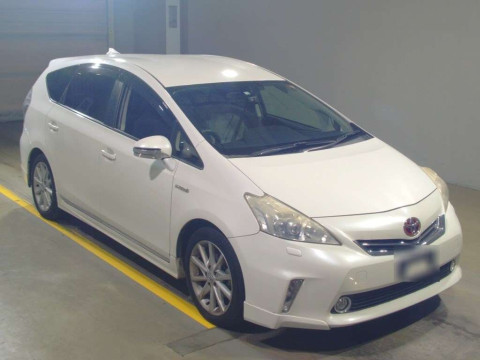 2012 Toyota Prius alpha ZVW41W[2]