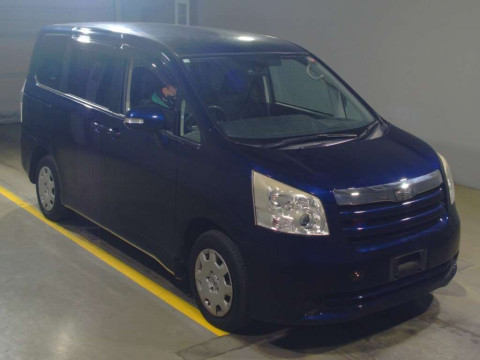 2009 Toyota Noah ZRR70G[2]