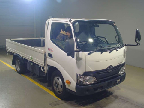 2018 Toyota Dyna Truck XZC605[2]