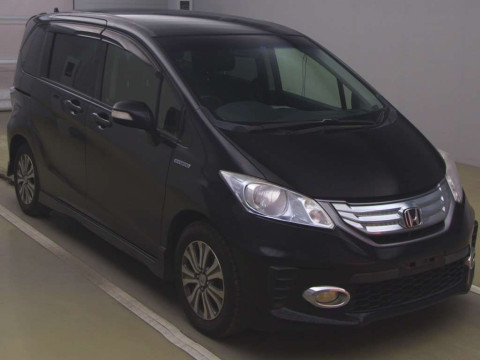 2012 Honda Freed hybrid GP3[2]