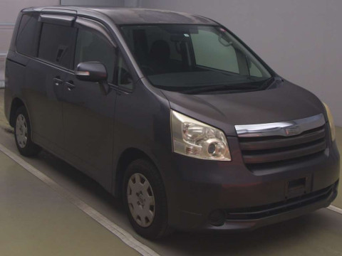 2007 Toyota Noah ZRR70G[2]