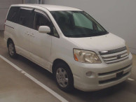 2005 Toyota Noah