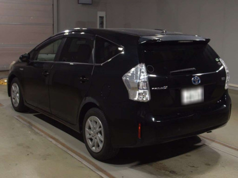 2013 Toyota Prius alpha ZVW41W[1]