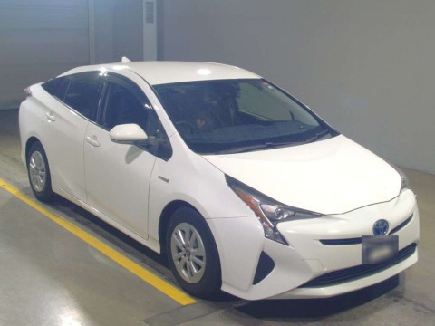 2016 Toyota Prius ZVW50[1]