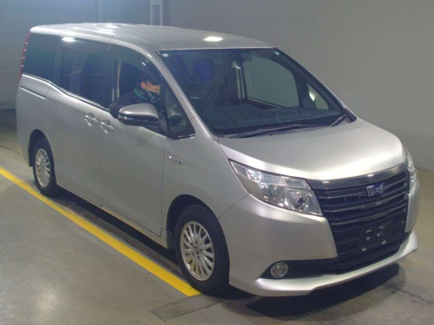 2014 Toyota Noah ZWR80G[1]