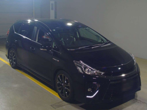 2016 Toyota Prius alpha ZVW41W[1]