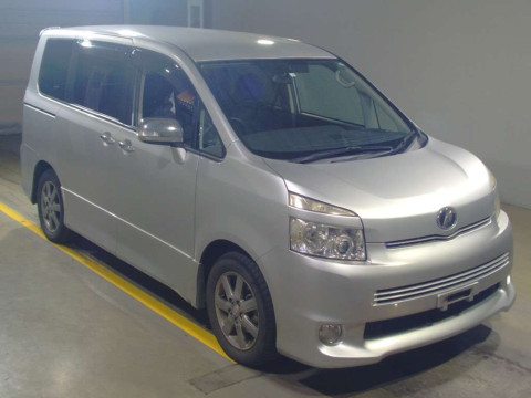 2010 Toyota Voxy ZRR70W[1]