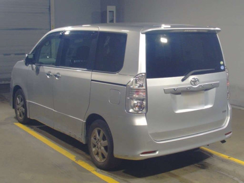 2010 Toyota Voxy ZRR70W[2]