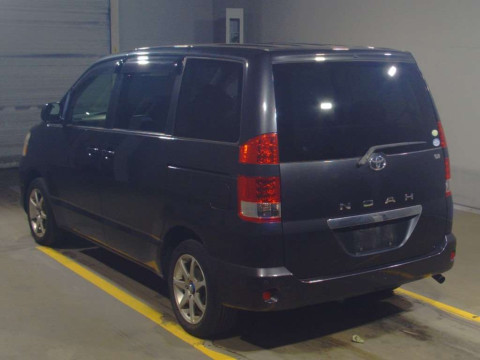 2004 Toyota Noah AZR60G[2]