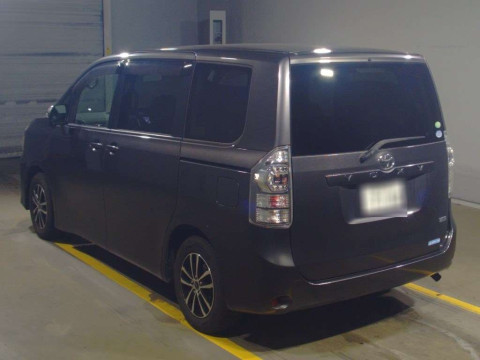 2013 Toyota Voxy ZRR70G[1]