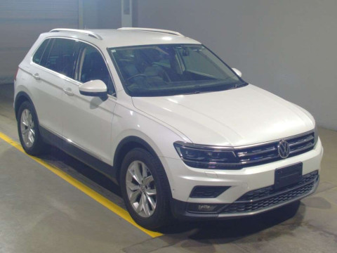 2018 Volkswagen Tiguan 5NCZE[1]