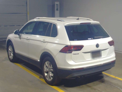 2018 Volkswagen Tiguan 5NCZE[2]