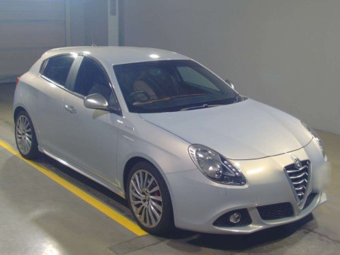 2015 Alfa Romeo Giulietta 940141[1]