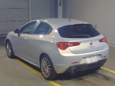 2015 Alfa Romeo Giulietta 940141[2]