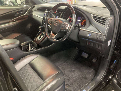 2017 Toyota Harrier ZSU60W[2]