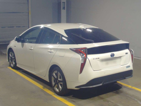 2016 Toyota Prius ZVW51[1]