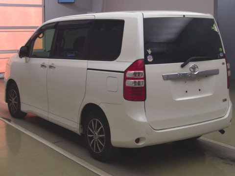 2013 Toyota Noah ZRR70G[1]