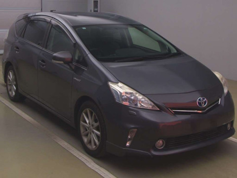 2011 Toyota Prius alpha ZVW41W[0]