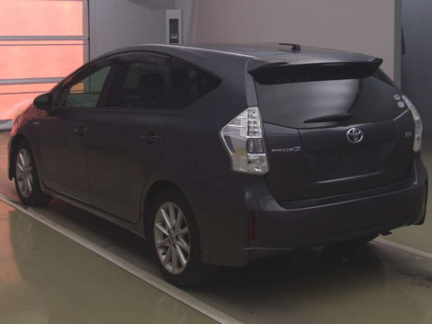 2011 Toyota Prius alpha ZVW41W[1]