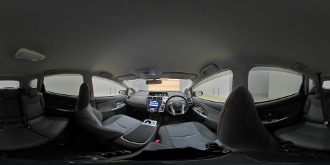 2011 Toyota Prius alpha ZVW41W[2]