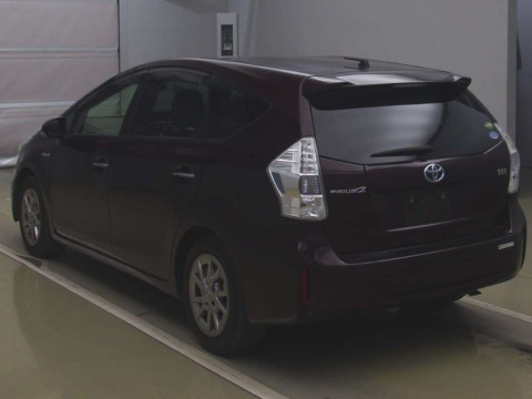 2014 Toyota Prius alpha ZVW41W[1]